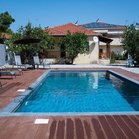 Elegant House By The Sea With Pool Villa Akráta Buitenkant foto